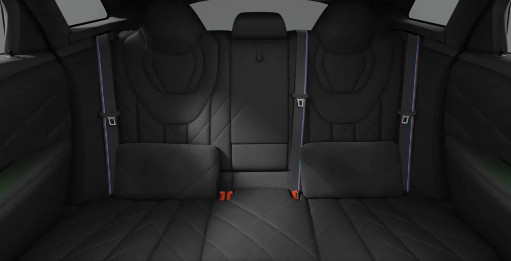 BMW-XM-50e-350kW-interior-trasera