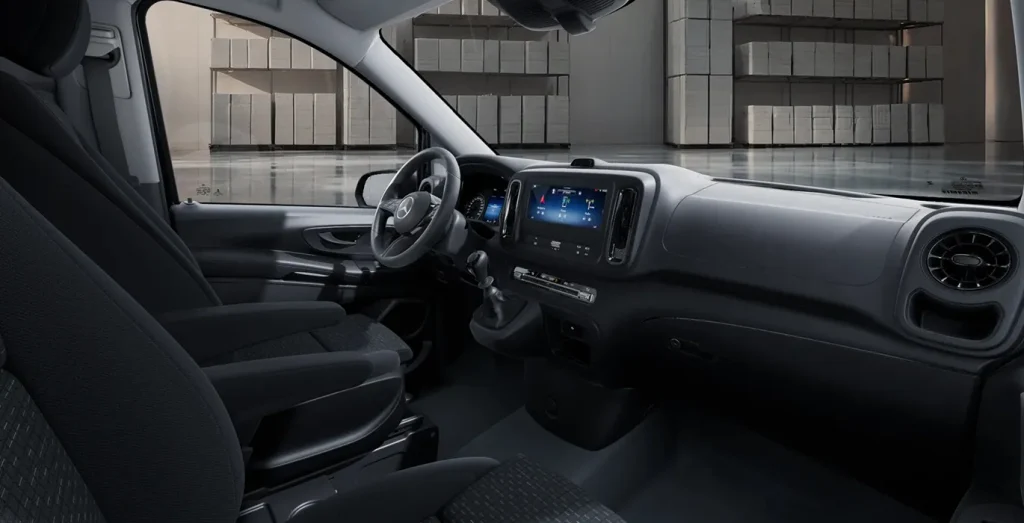 Mercedes-Benz-Vito-110CDI-75kW-Furgon-Pro-Larga-interior-delantera-II