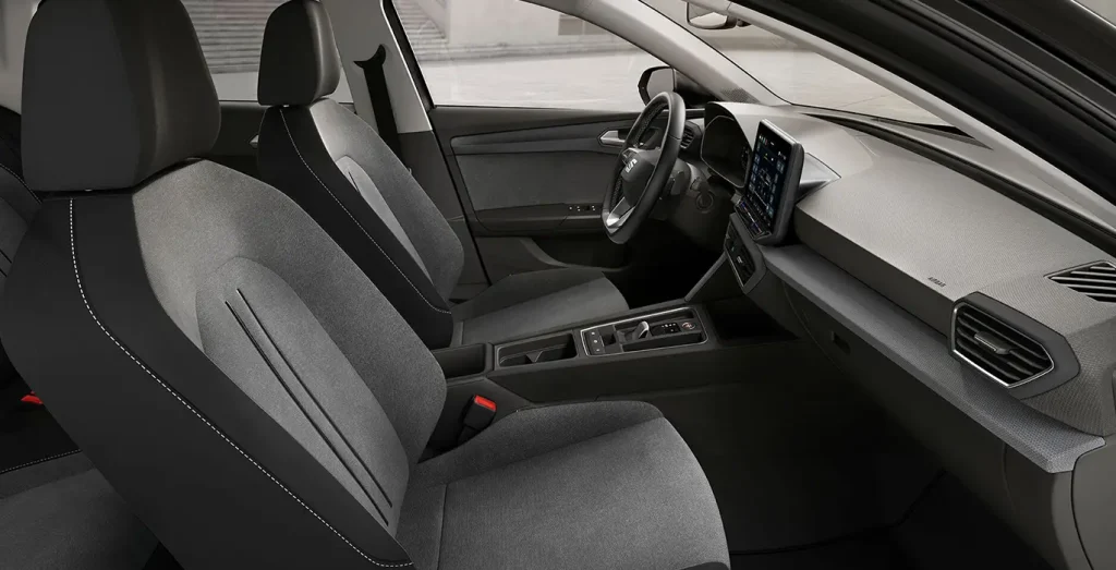 Seat-Leon-1.5-eTSI-115CV-DSG-Style-XL-sin-fondo-principal-interior-delantera-II