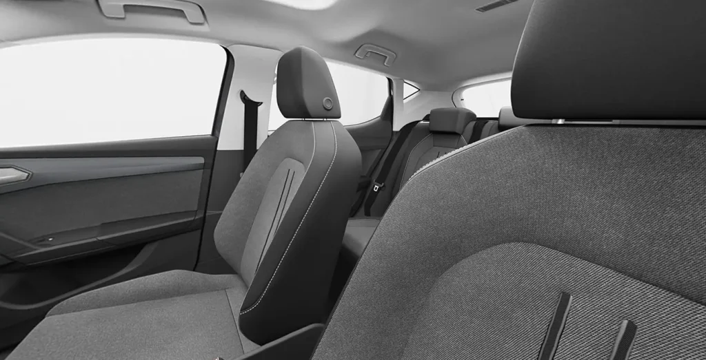 Seat-Leon-1.5-eTSI-115CV-DSG-Style-XL-sin-fondo-principal-interior-trasera